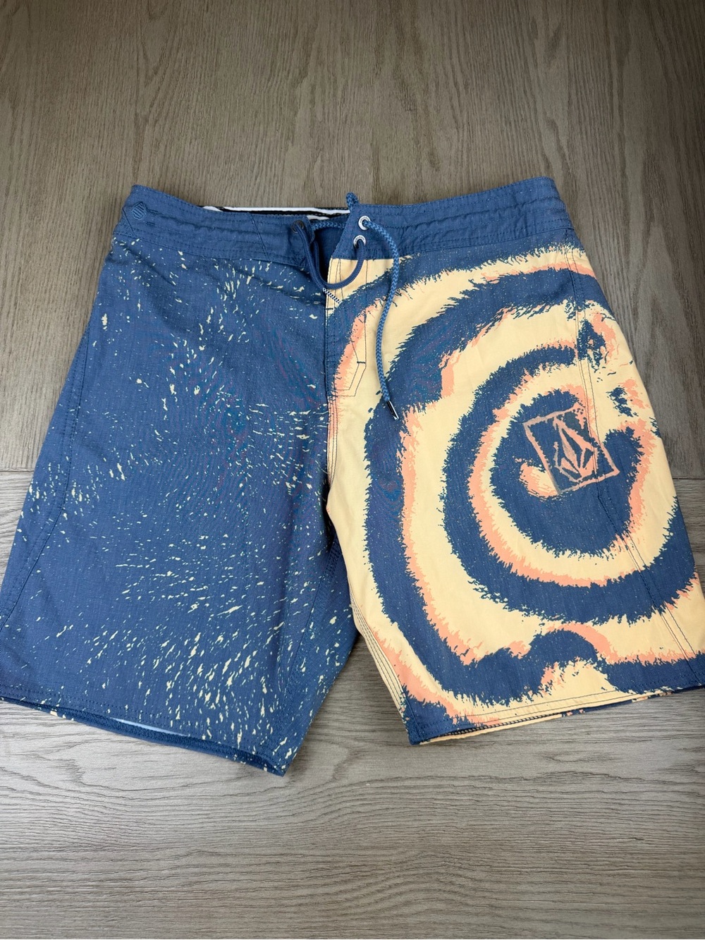 Volcom Men’s Blue & Yellow Board shorts. Size 32. 9” inseam. Excellent Condition